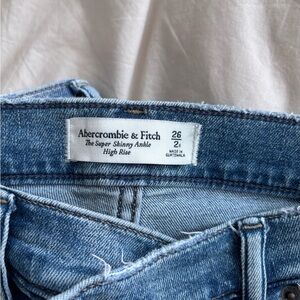 Abercrombie & Fitch Women's Light Blue Ankle Jeans